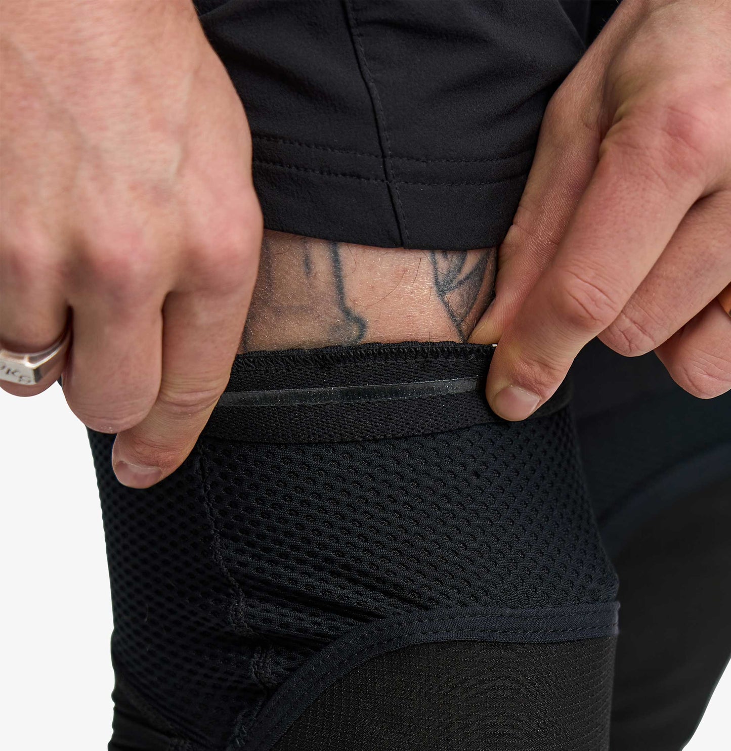 Race Face | Covert Knee Guard