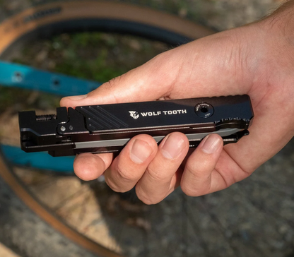 Wolf Tooth | 8 Bit Chainbreaker + Utility Knife Multi Tool